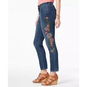 STYLE & CO Blue Denim Curvy Skinny Leg 5 pocket Jeans Floral Embroidered Sides 4